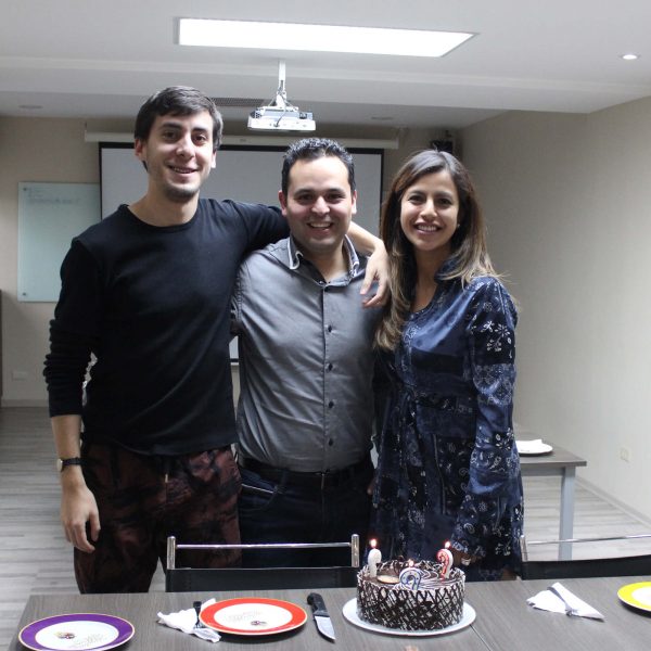 EQUIPO FESTEJA CUMPLEAÑOS DE TRES COLABORADORES