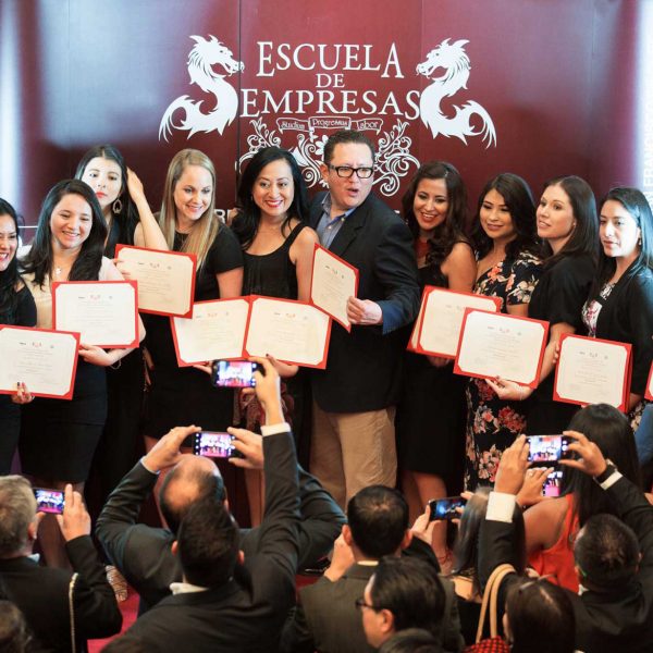 ¡PARTICIPANTES DE DIFERENTES PROGRAMAS CELEBRARON SU GRADUACIÓN!