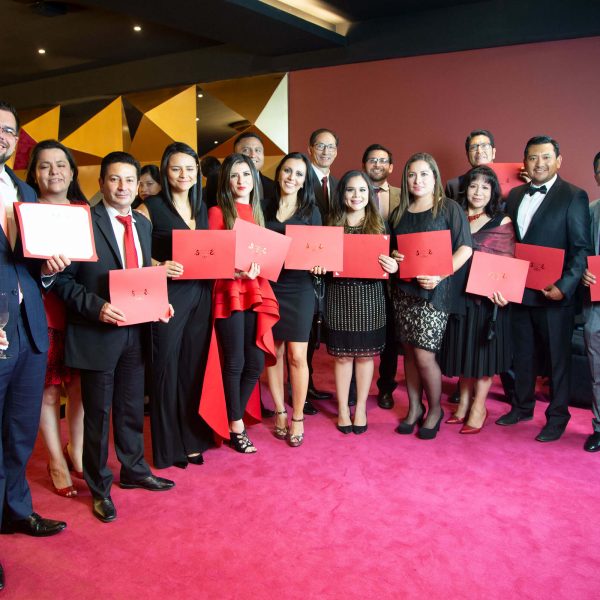 ¡GRADUACIÓN ESCUELA DE EMPRESAS: UNA NOCHE LLENA DE SORPRESAS!