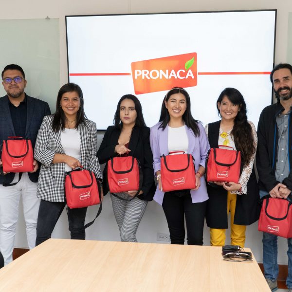 Alumnos de las maestrías de Escuela de Empresas visitan las instalaciones de Pronaca