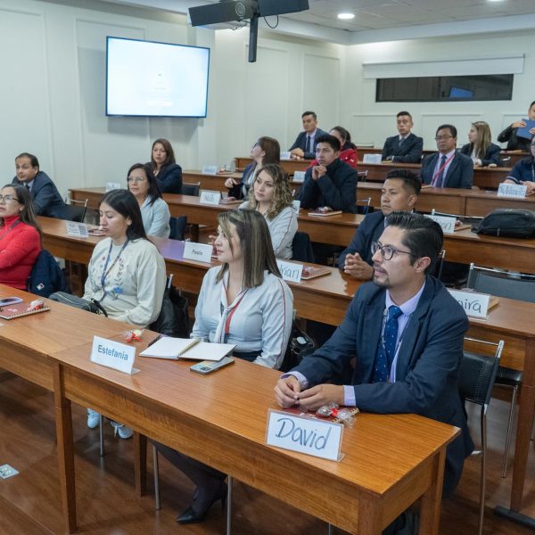 Cooperativa Alianza del Valle invierte en más de 250 colaboradores en Escuela de Empresas USFQ