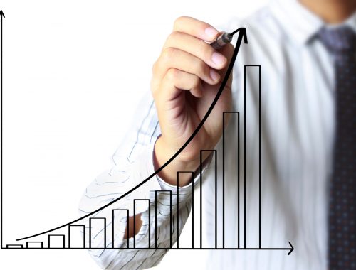 Hombre escribiendo grafico (1) Hombre escribiendo grafico (1)