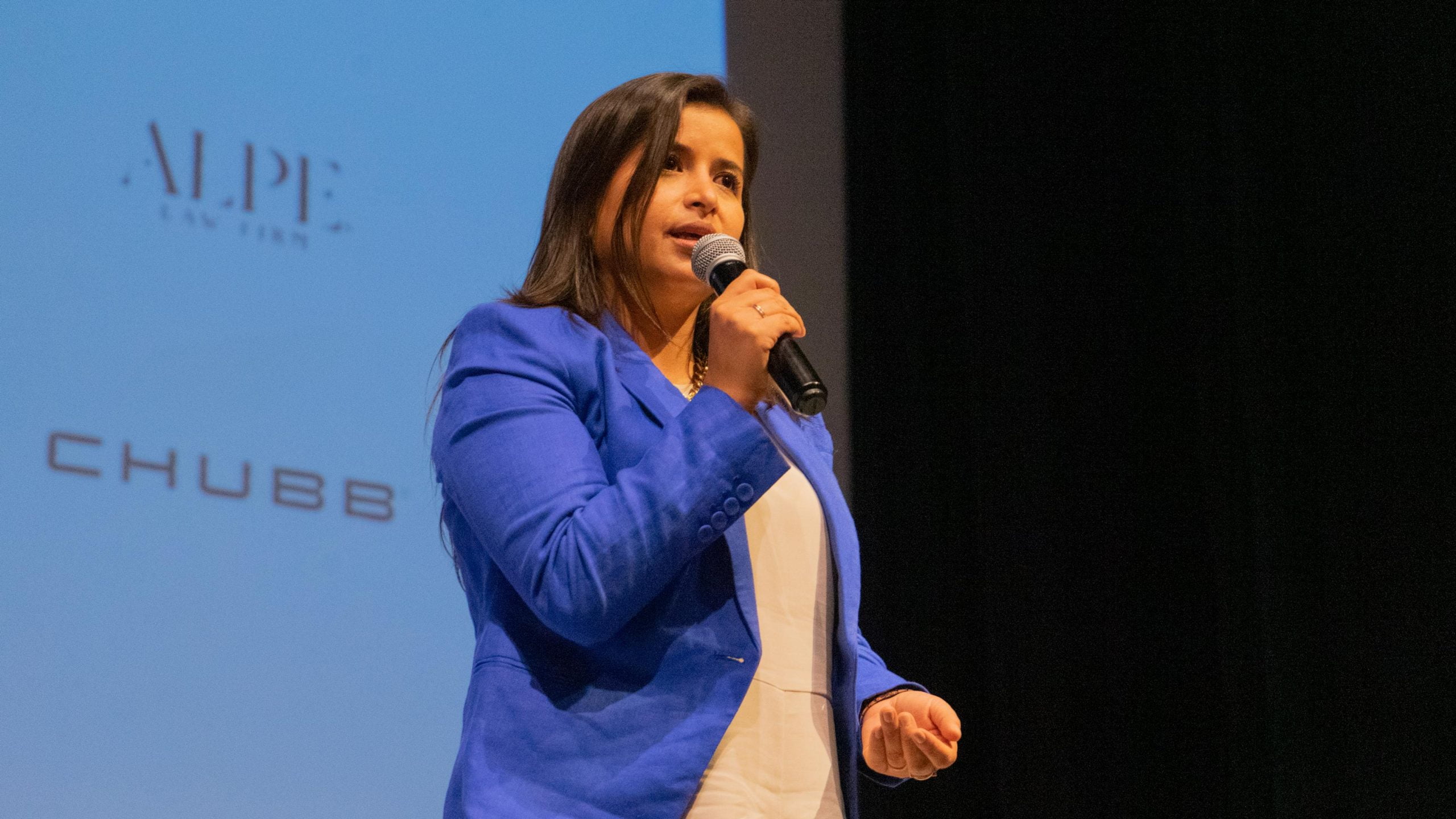 Cindy presenta el foro_copy